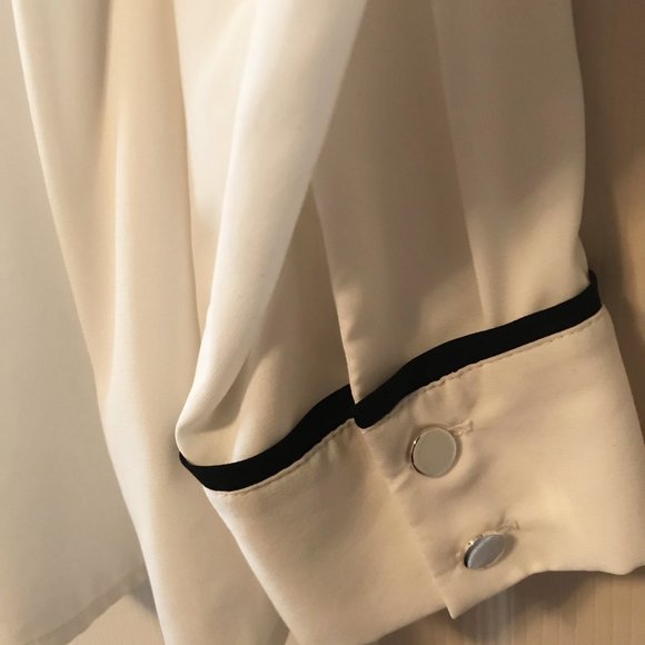 Calvin Klein Plus V-Neck Contrast Trim Zip Blouse - Picture 5 of 8